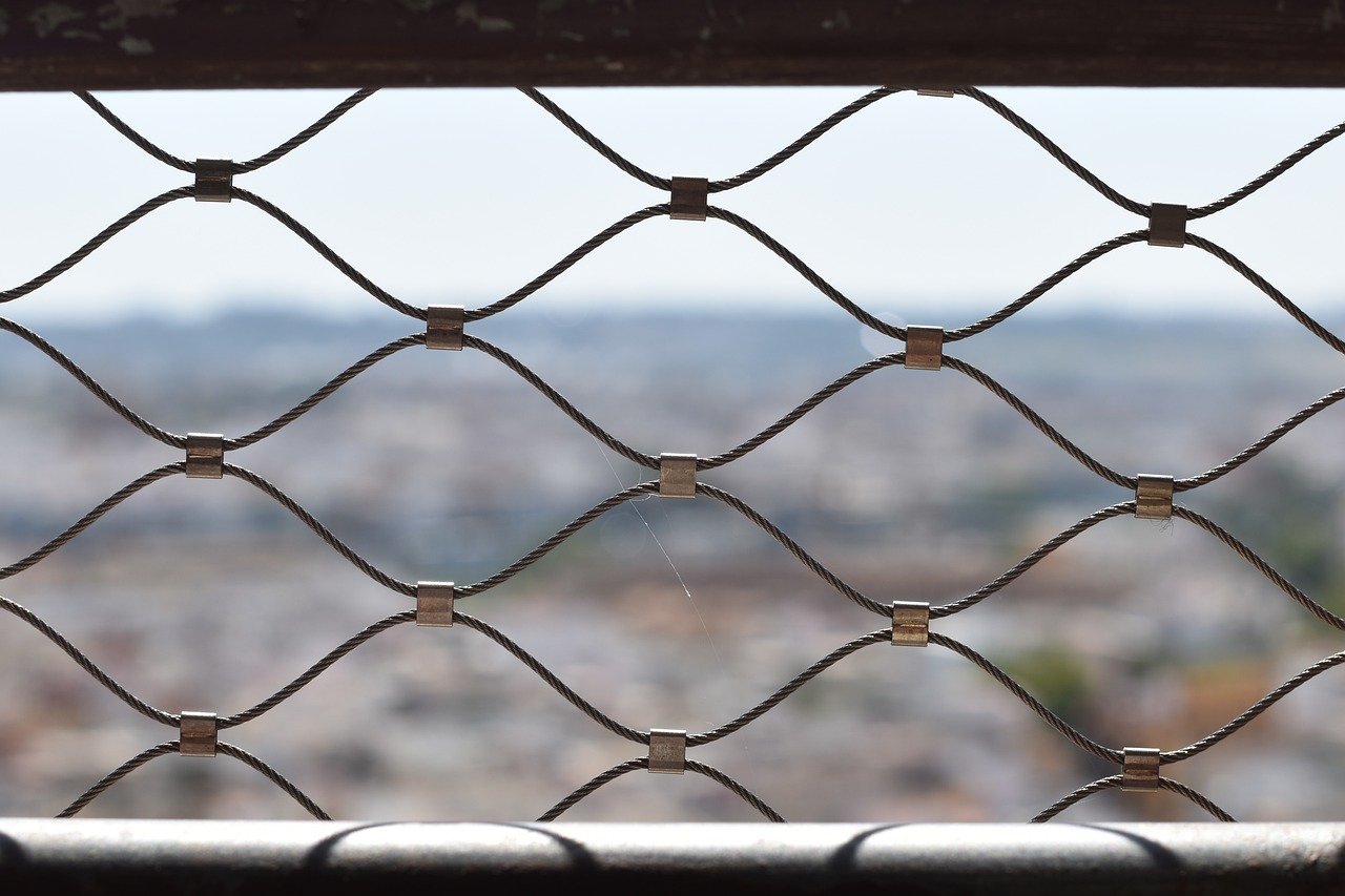 精灵ip实名账号：实名认证对于网上次贷风险的防控影响